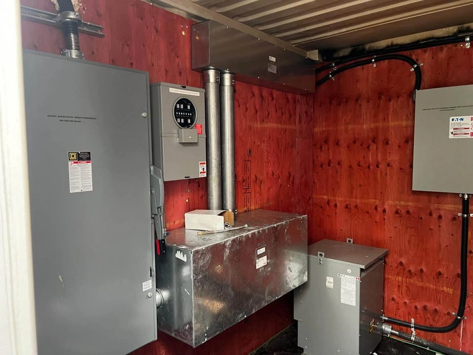 400 amp 600 volts Temp Shack seacan 8’x10’ (Buy or Rent) - photo 2