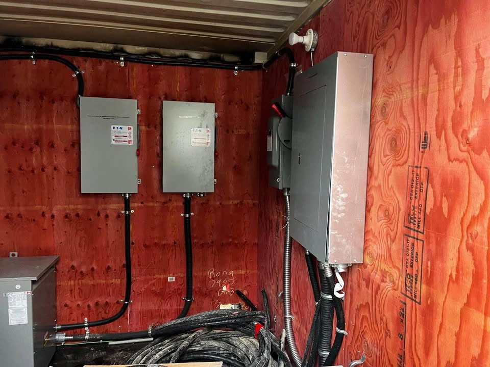 400 amp 600 volts Temp Shack seacan 8’x10’ (Buy or Rent) - photo 3