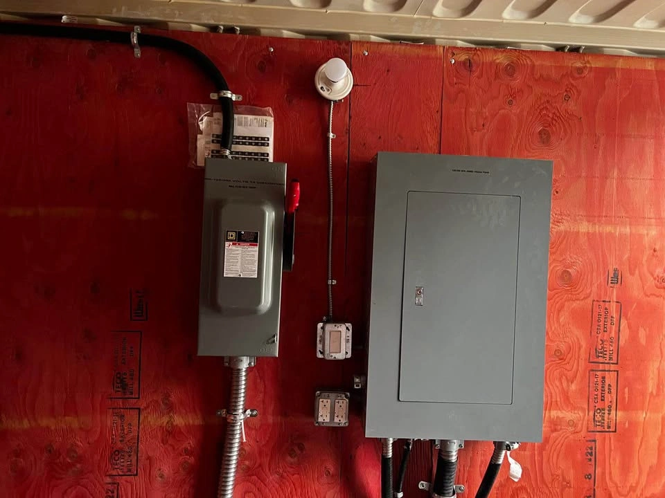400 amp 600 volts Temp Shack seacan 8’x10’ (Buy or Rent) - photo 5