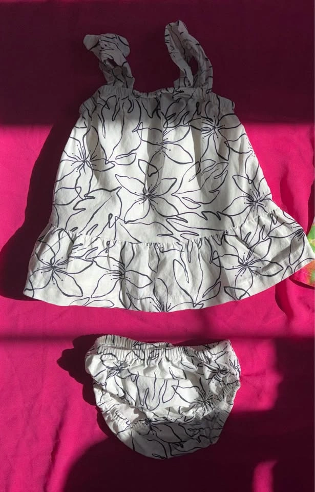 Carter's 3M Baby Girl Dress + bloomers - photo 2