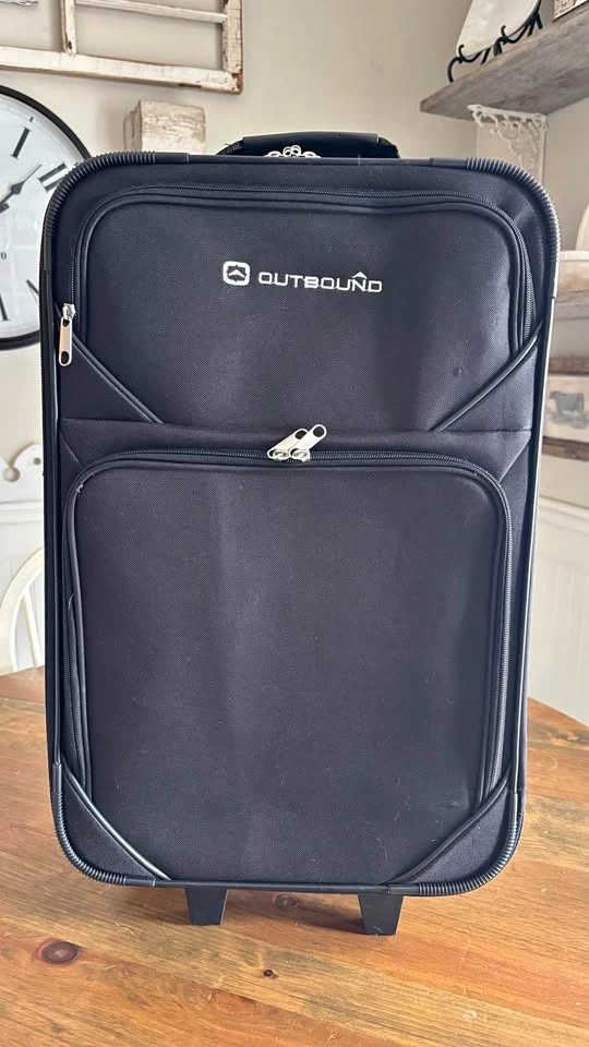 Like new Outbound Carry On Luggage