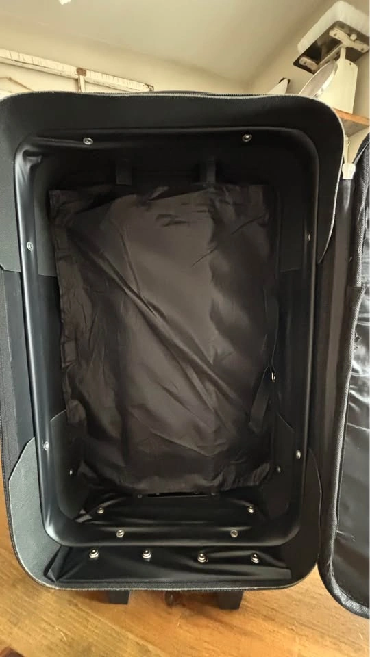 Like new Outbound Carry On Luggage - photo 3