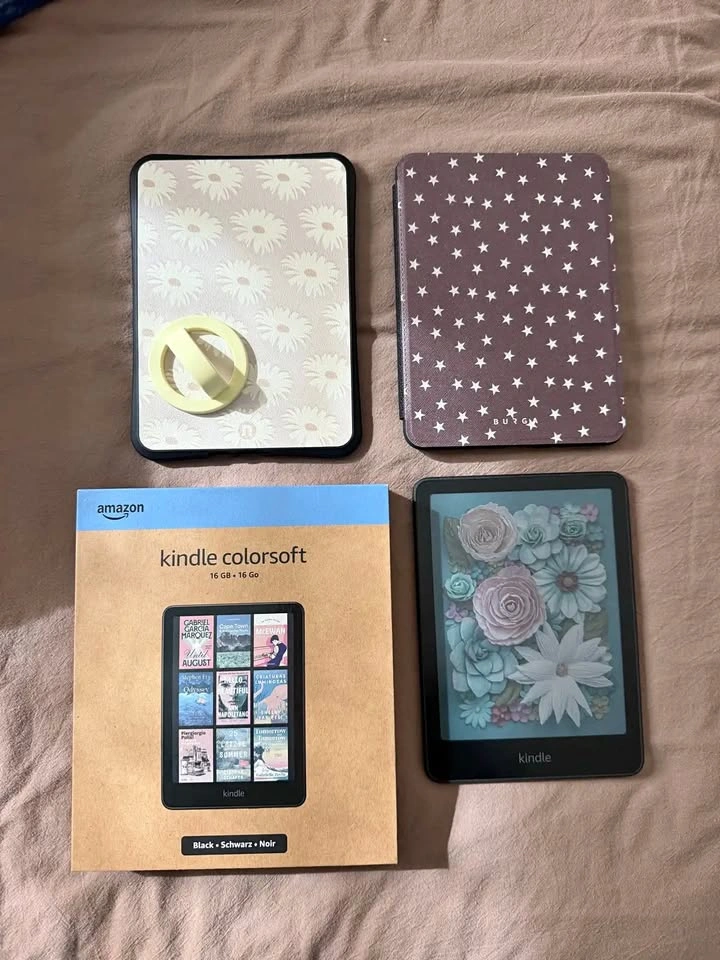 Kindle Colorsoft + 2 Cases & Clicker Remote Bundle *Like New*
