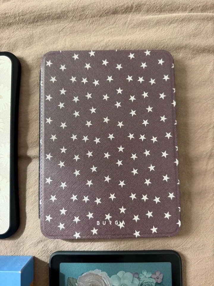 Kindle Colorsoft + 2 Cases & Clicker Remote Bundle *Like New* - photo 3