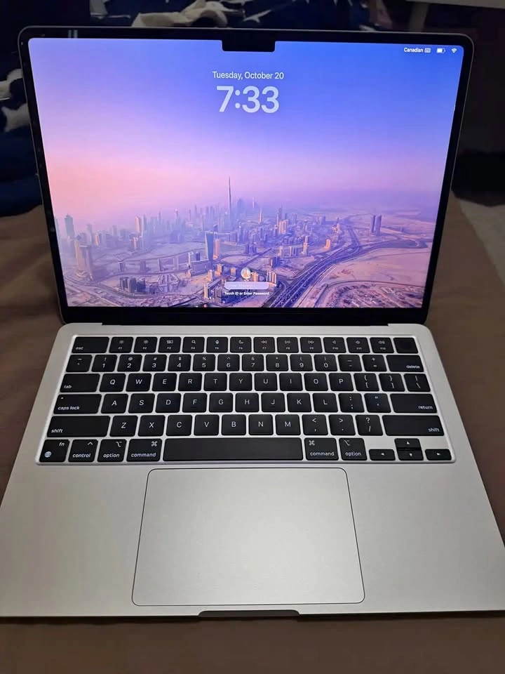 2024 MacBook Air M3/13-inch/16GB RAM *Mint Condition*