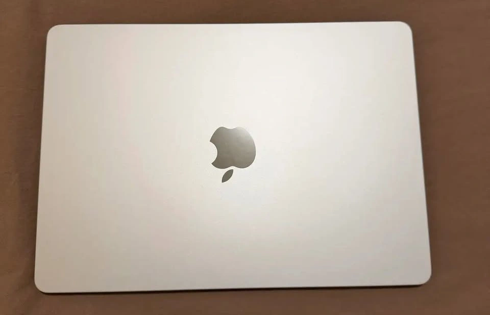 2024 MacBook Air M3/13-inch/16GB RAM *Mint Condition* - photo 2