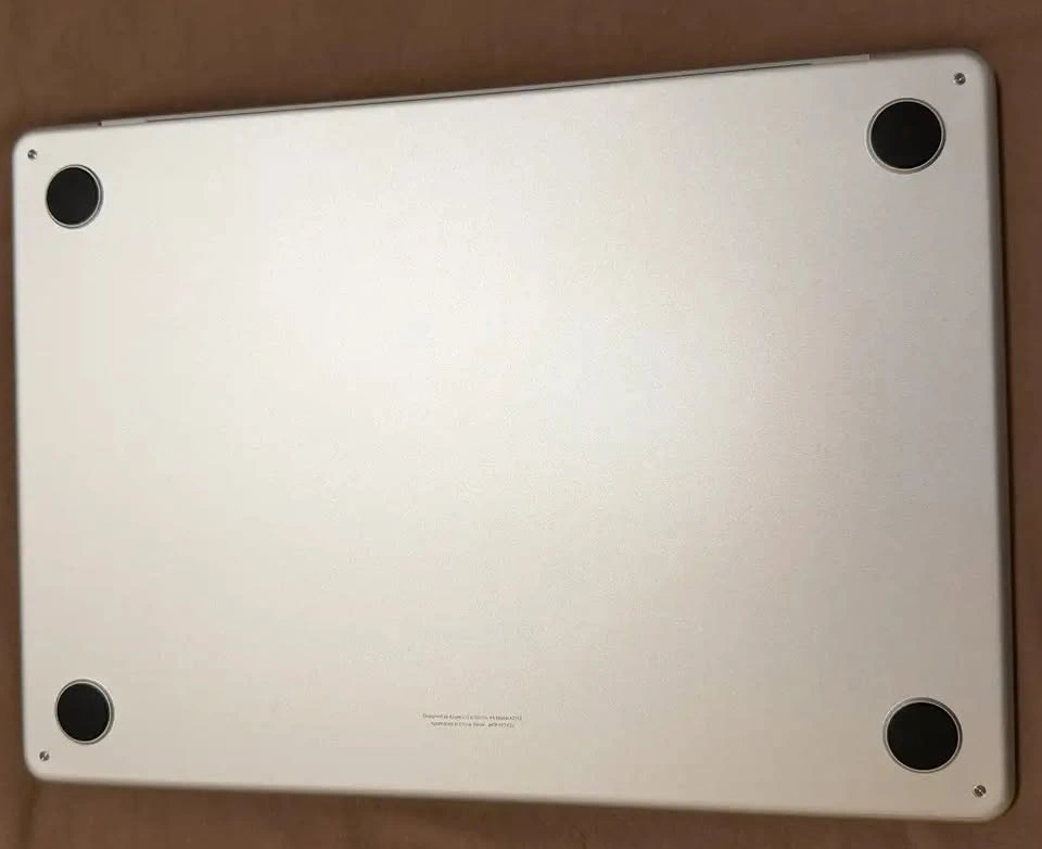 2024 MacBook Air M3/13-inch/16GB RAM *Mint Condition* - photo 3