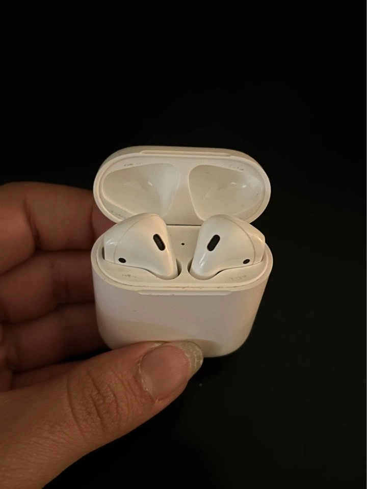 AirPod 2nd gen - photo 2