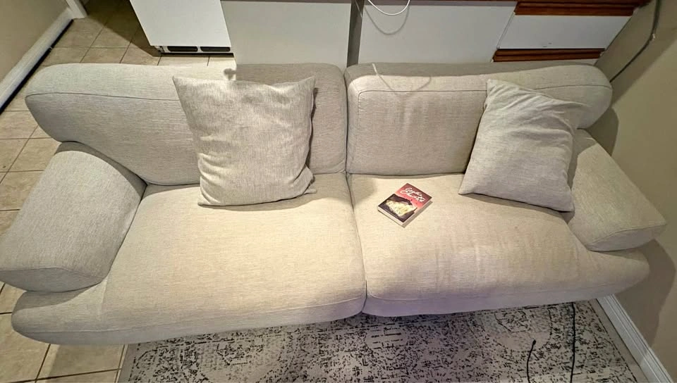 Couch (2seat capacity)
