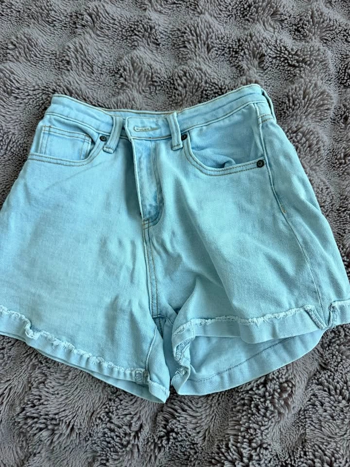 Light-Wash Denim Shorts – Generation by Celebrity Pink