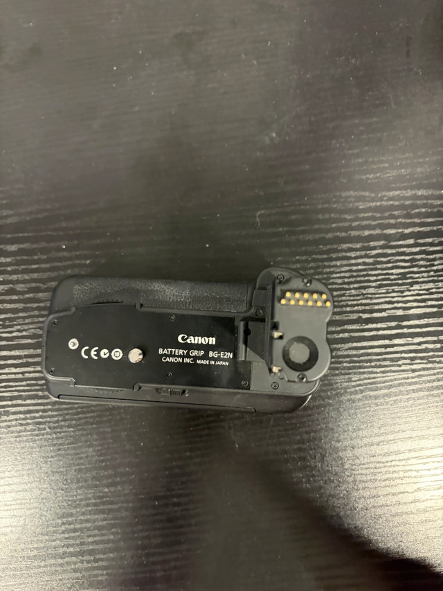 Canon BG-E2N Battery Grip - photo 3