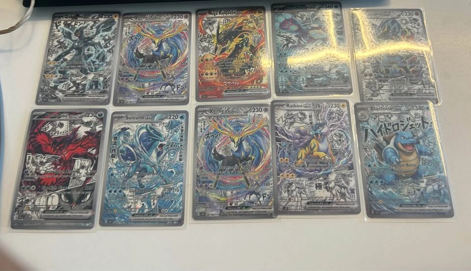Selling Pokémon cards and magnets - photo 4