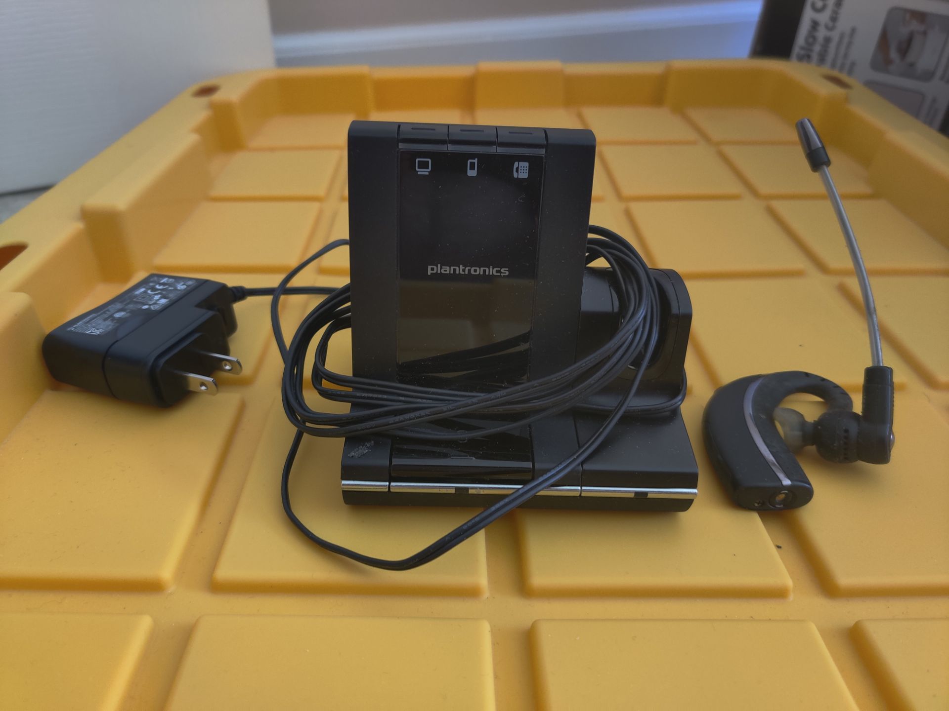 NEW Plantronics Wireless Headset with Charging Base - photo 2