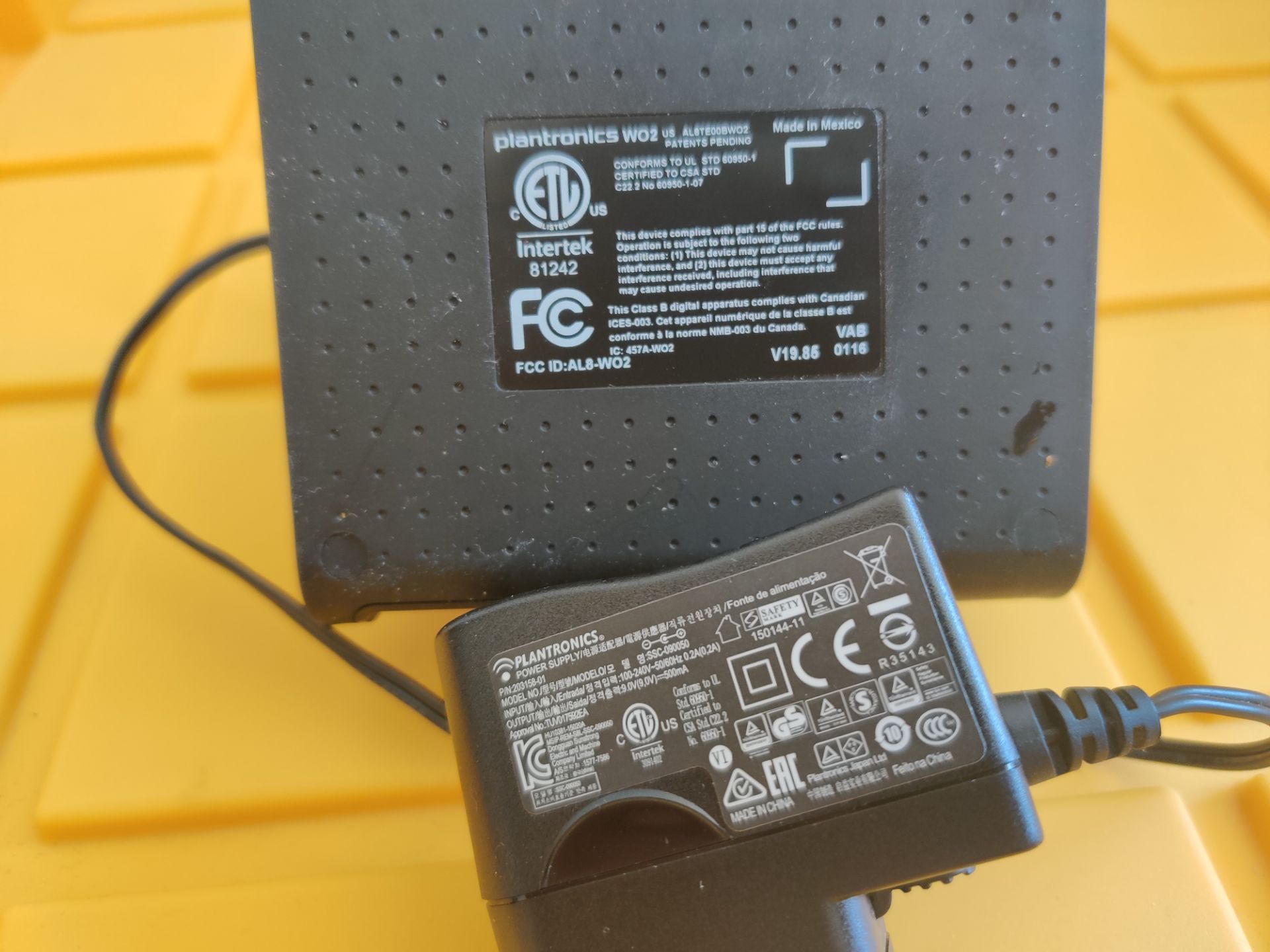 NEW Plantronics Wireless Headset with Charging Base - photo 4