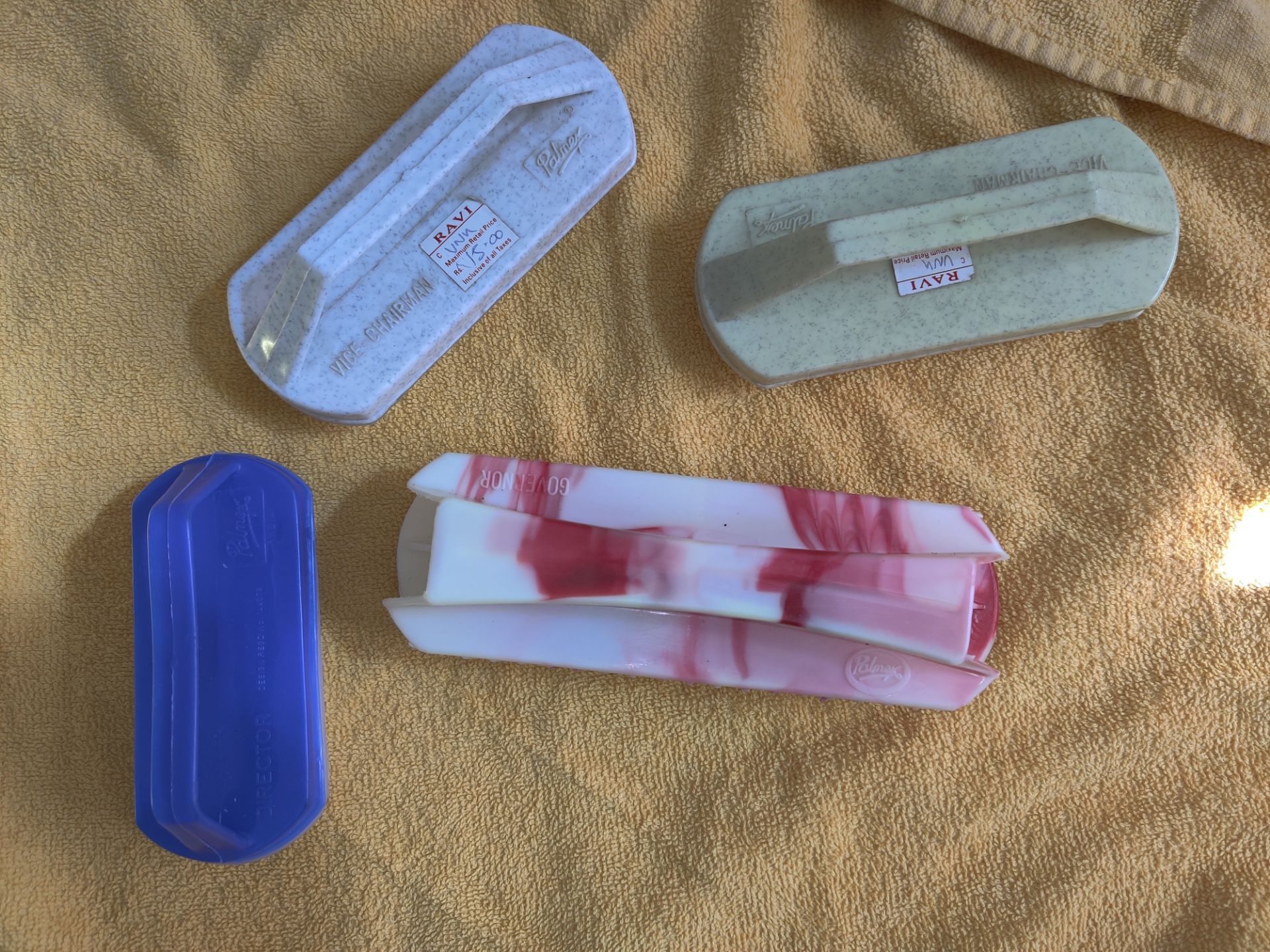 Brand NEW Plastic Brushes Set of 4