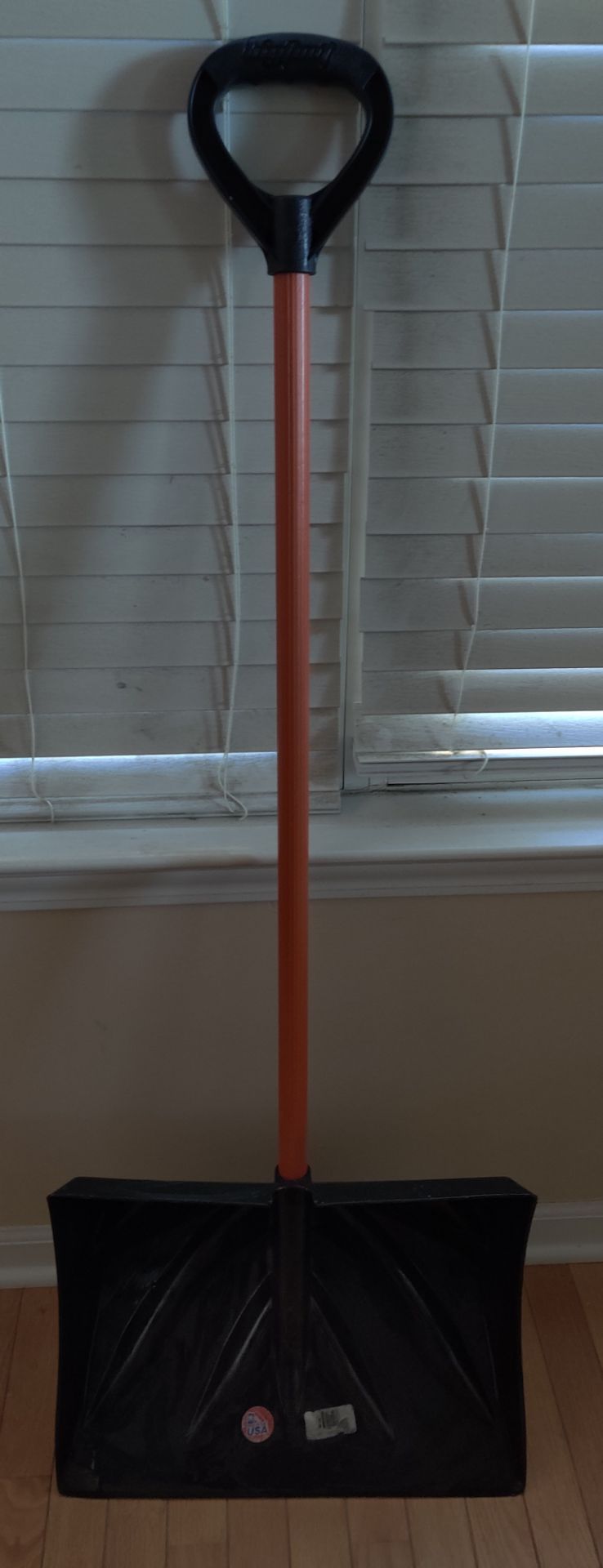 Snow Shovel with D-Grip Handle