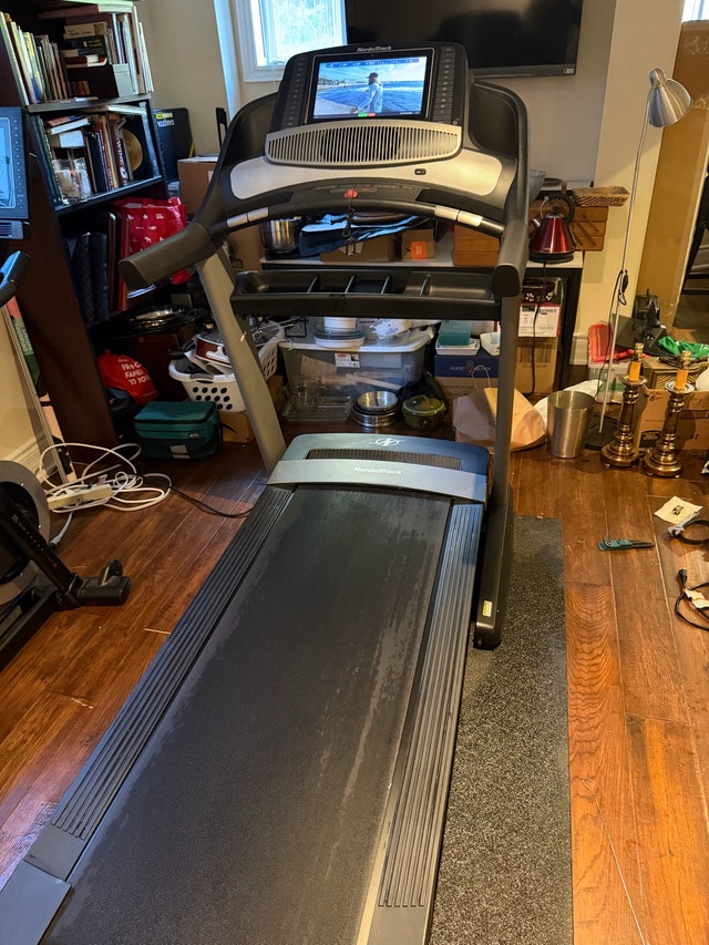 NordicTrack Commercial 2450 Treadmill - photo 3