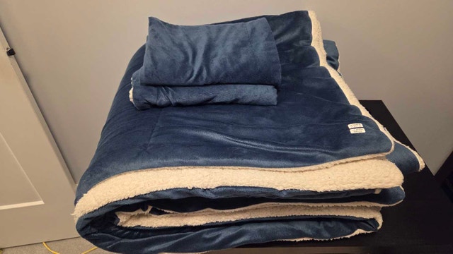 Blue & White Sherpa Bedding Set