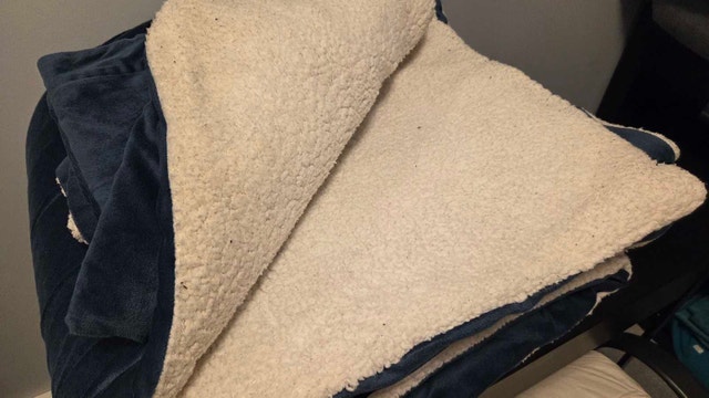 Blue & White Sherpa Bedding Set - photo 3