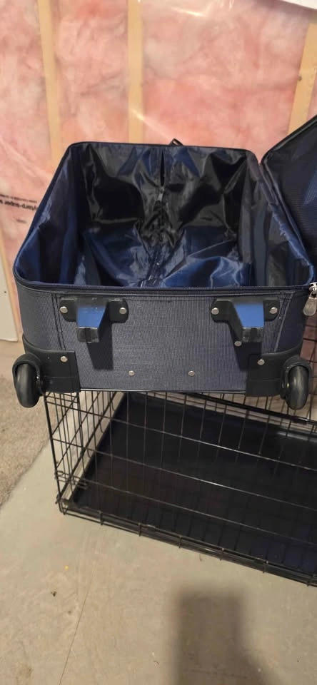 Medium size suitcase - photo 3