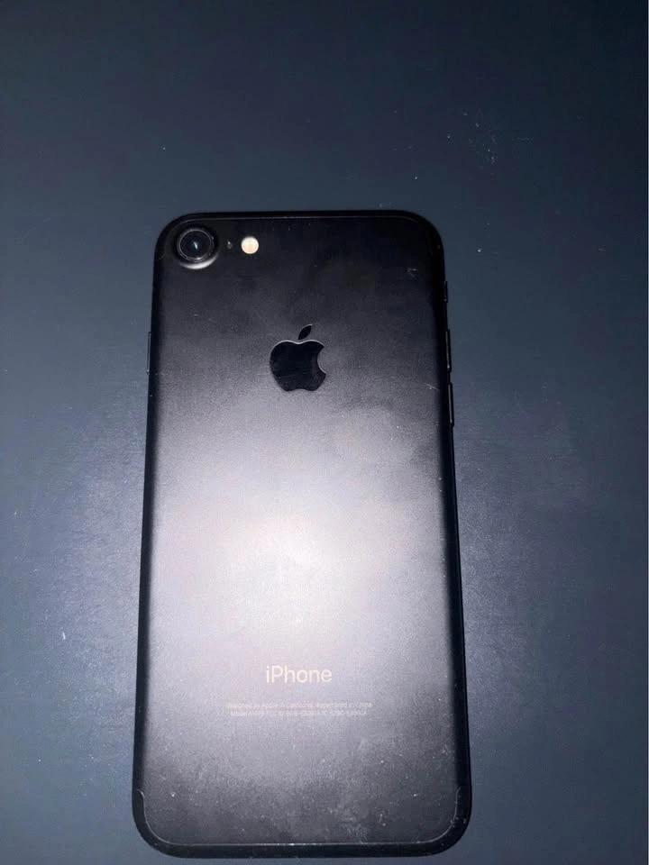 iPhone 7 - photo 2