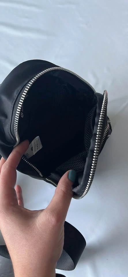 Lululemon Everywhere Sling Bag - Small - photo 2