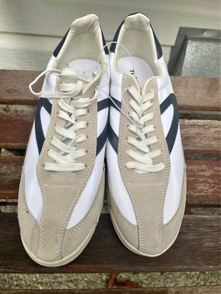 Trenton sneakers size W10 NEW