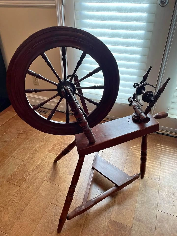 Vintage Spinning wheel