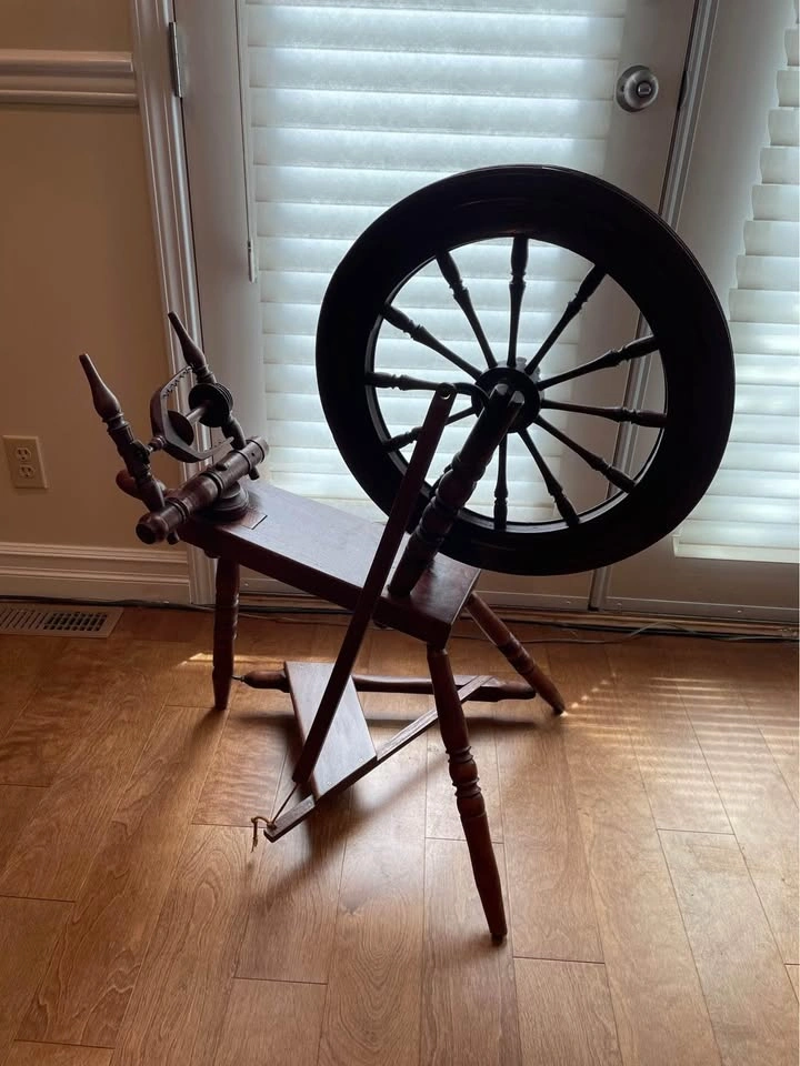 Vintage Spinning wheel - photo 2