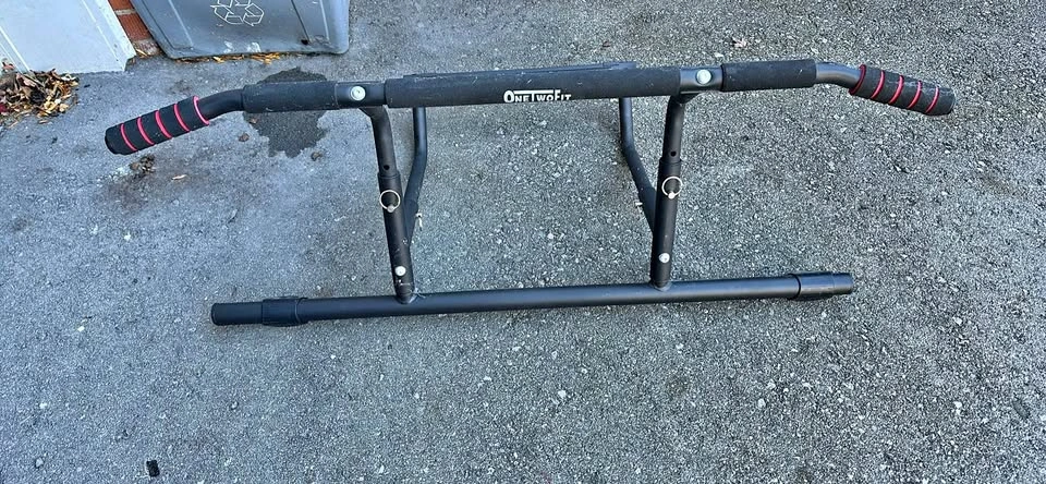 OneTwoFit Doorway Pull-Up Bar
