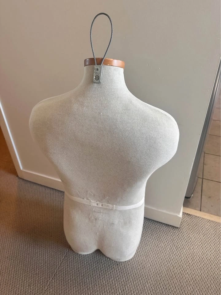 Male Torso Mannequin (hanging) - photo 2