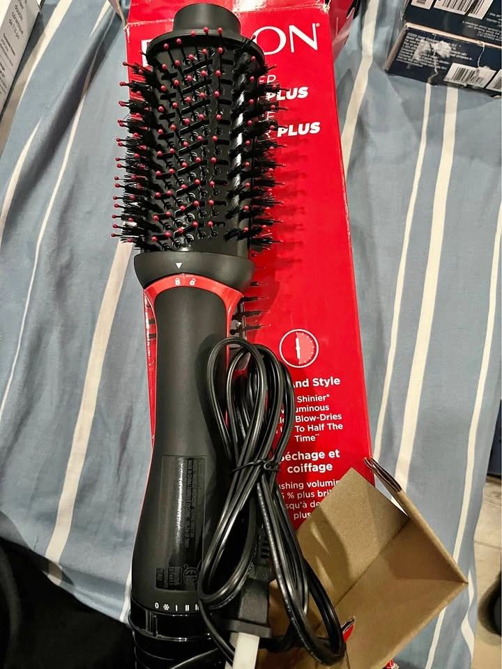 Revlon One-Step Volumizer PLUS Hair Dryer Hot Air Brush