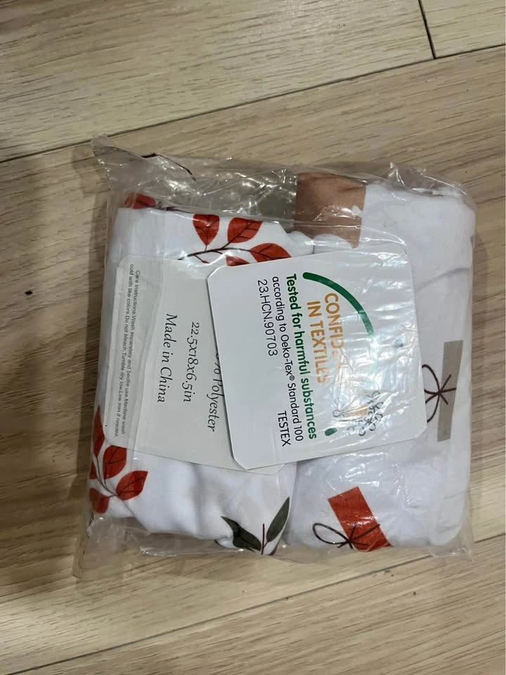 NEW Nursing pillow with 2 covers - photo 3
