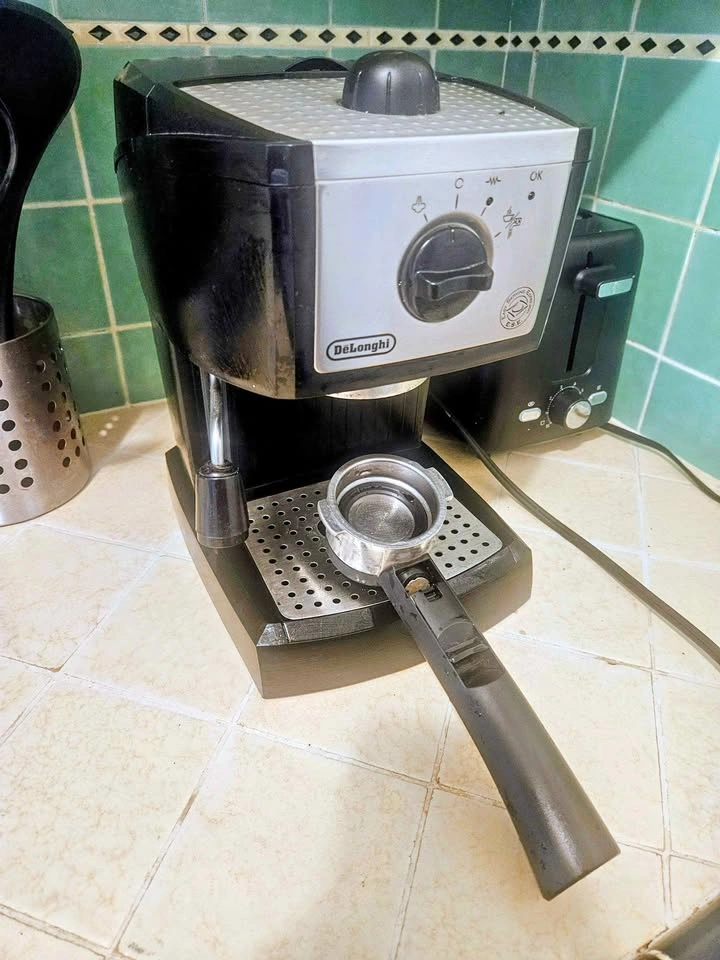 DeLonghi Expresso machine
