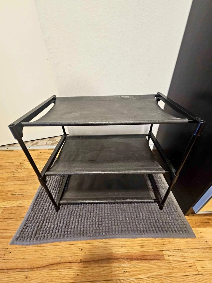 Small shoe rack