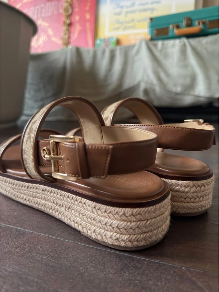 Michael Kors Logo Sandals (Size 8.5) - photo 2