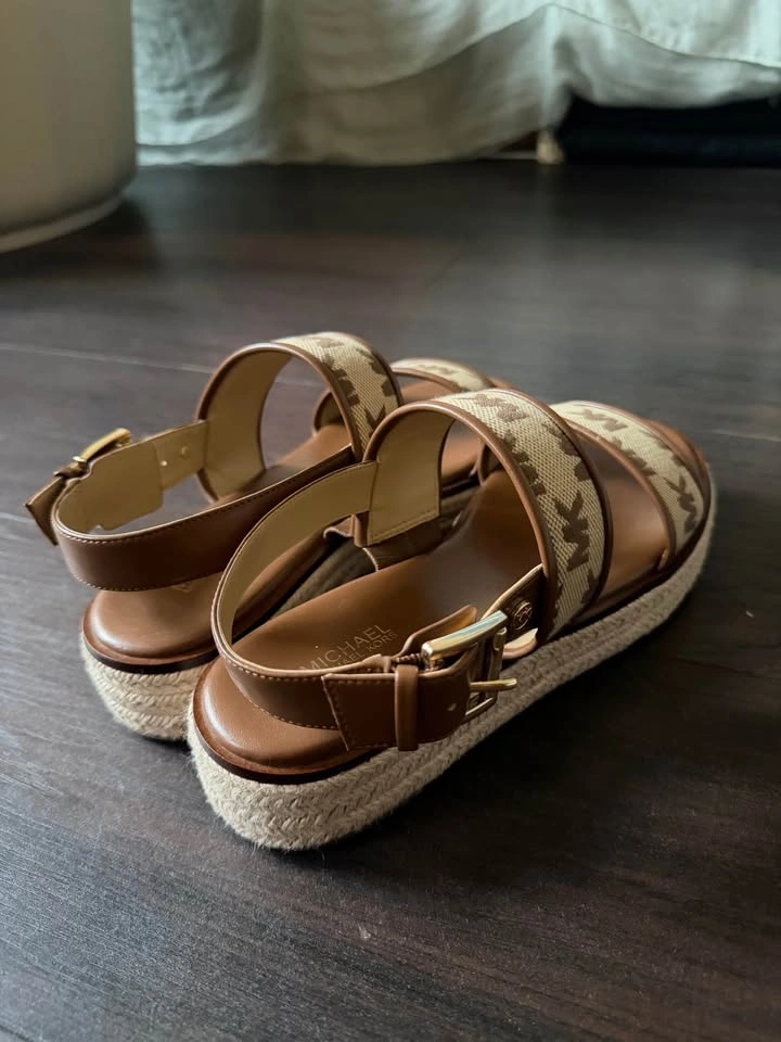 Michael Kors Logo Sandals (Size 8.5) - photo 3