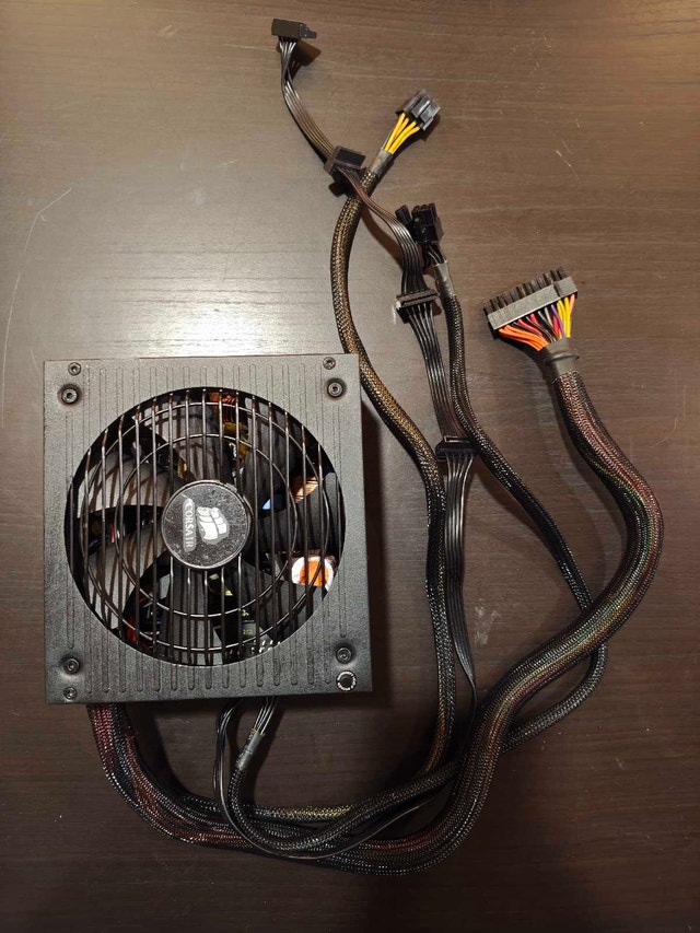 Corsair HX 650 Power Supply - photo 2