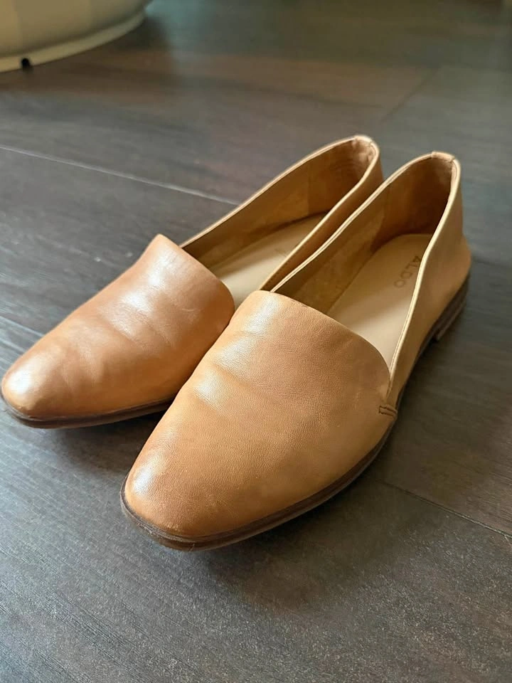 ALDO Leather Flats (Size 9)