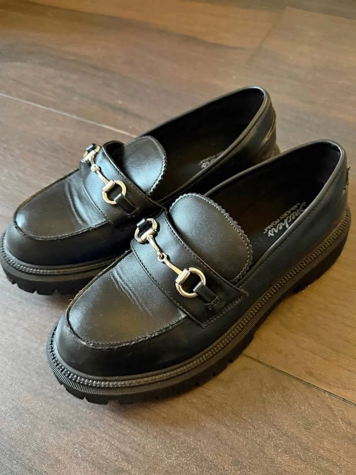 Sketchers Memory Foam Loafers (Size 8)
