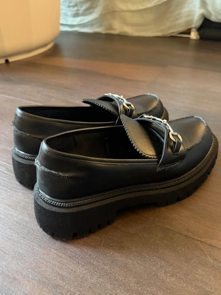 Sketchers Memory Foam Loafers (Size 8) - photo 3
