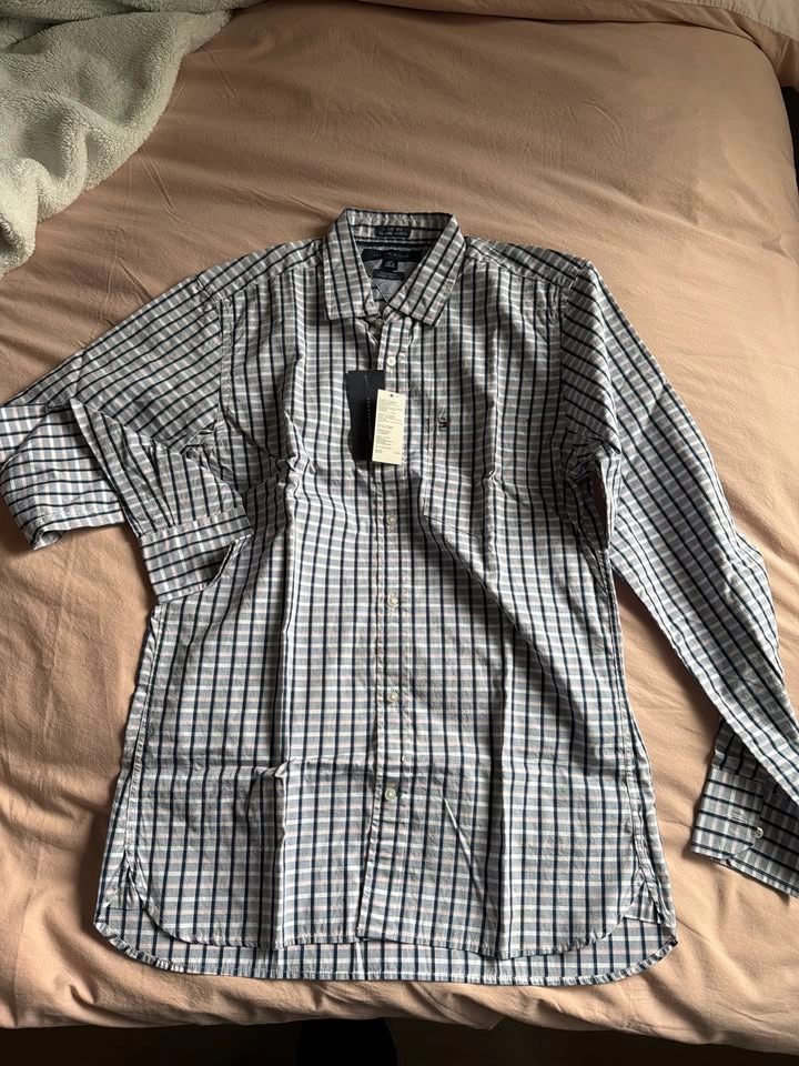 Men's Clothing Lot – 8 Pieces – Shirts, Sweaters & Polo - photo 2