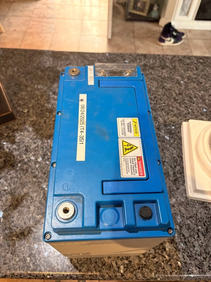 Discover AES BLUE 24V 100Ah LiFePO4 Lithium Battery - Bluetooth - photo 2