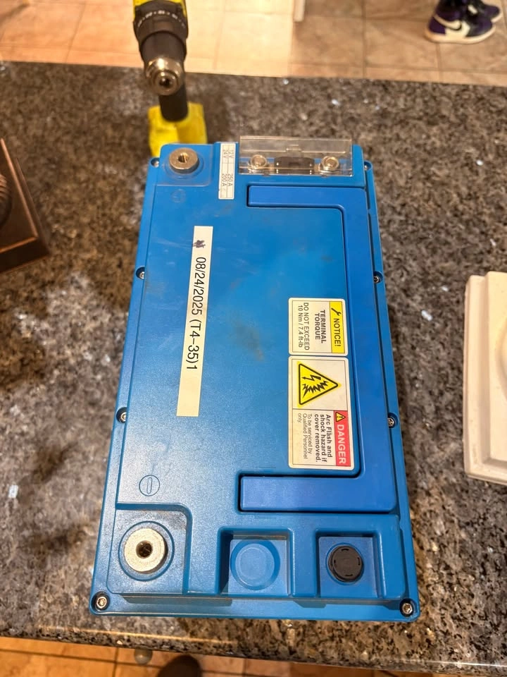 Discover AES BLUE 24V 100Ah LiFePO4 Lithium Battery - Bluetooth - photo 5