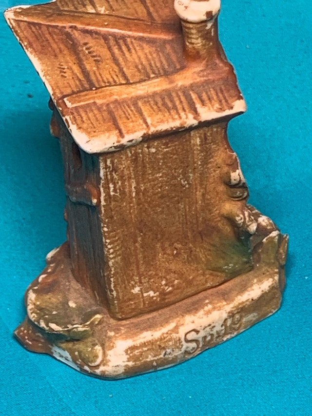 Vintage Porcelain Outhouse Figurine - photo 2