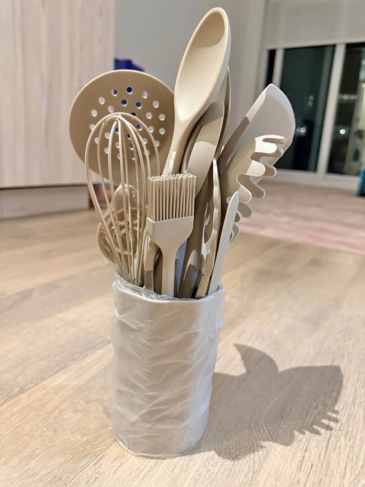 Silicone Kitchen Utensil Set with Holder – Beige