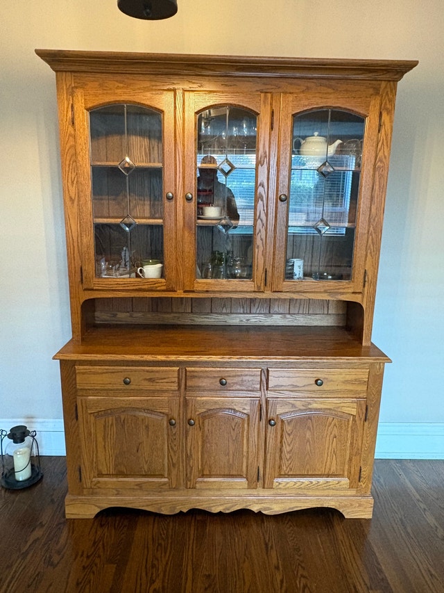 Oak Hutch & Chairs