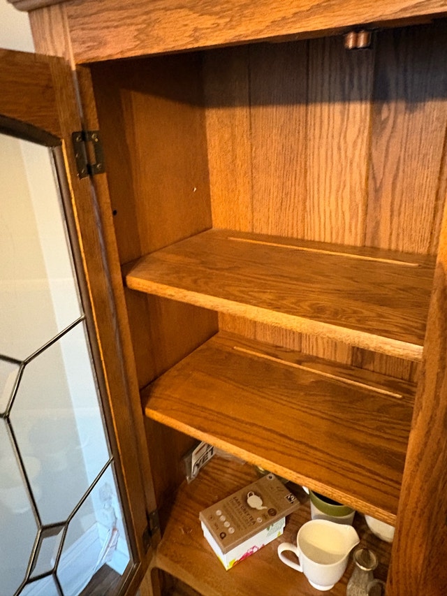 Oak Hutch & Chairs - photo 3