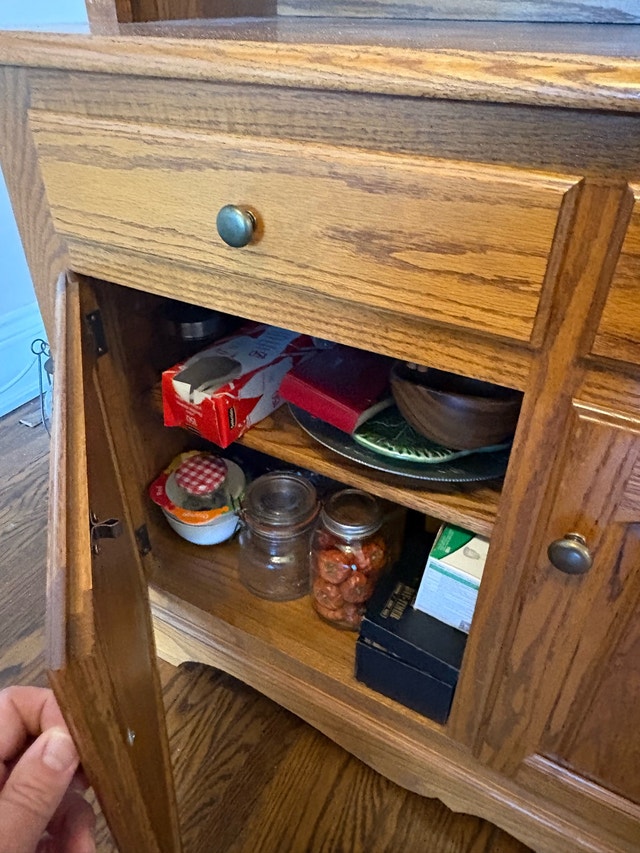 Oak Hutch & Chairs - photo 4