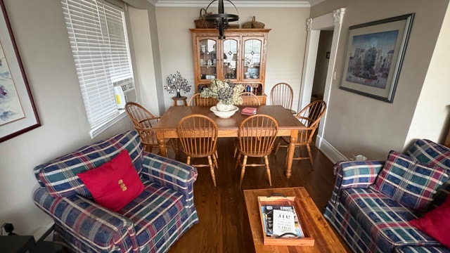 Oak Hutch & Chairs - photo 5